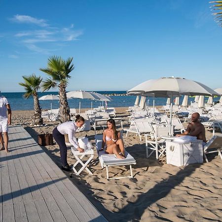 Excelsior Hotel, Spa & Lido Pesaro Bagian luar foto