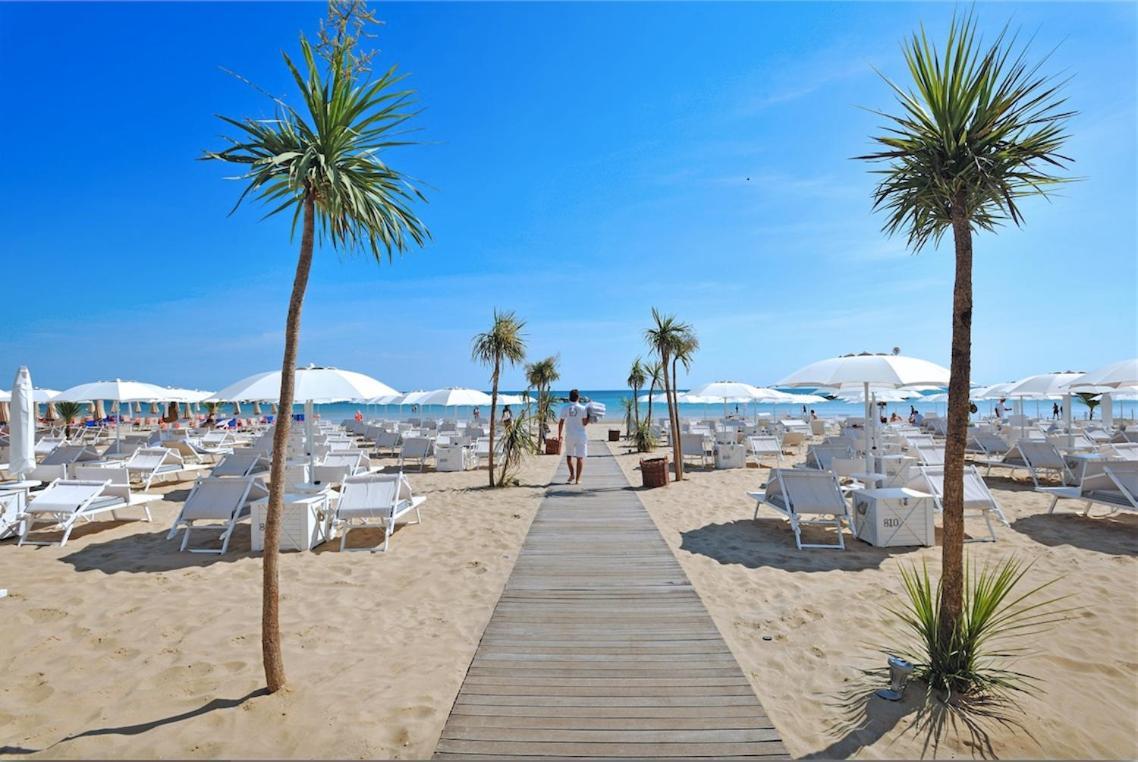 Excelsior Hotel, Spa & Lido Pesaro Bagian luar foto