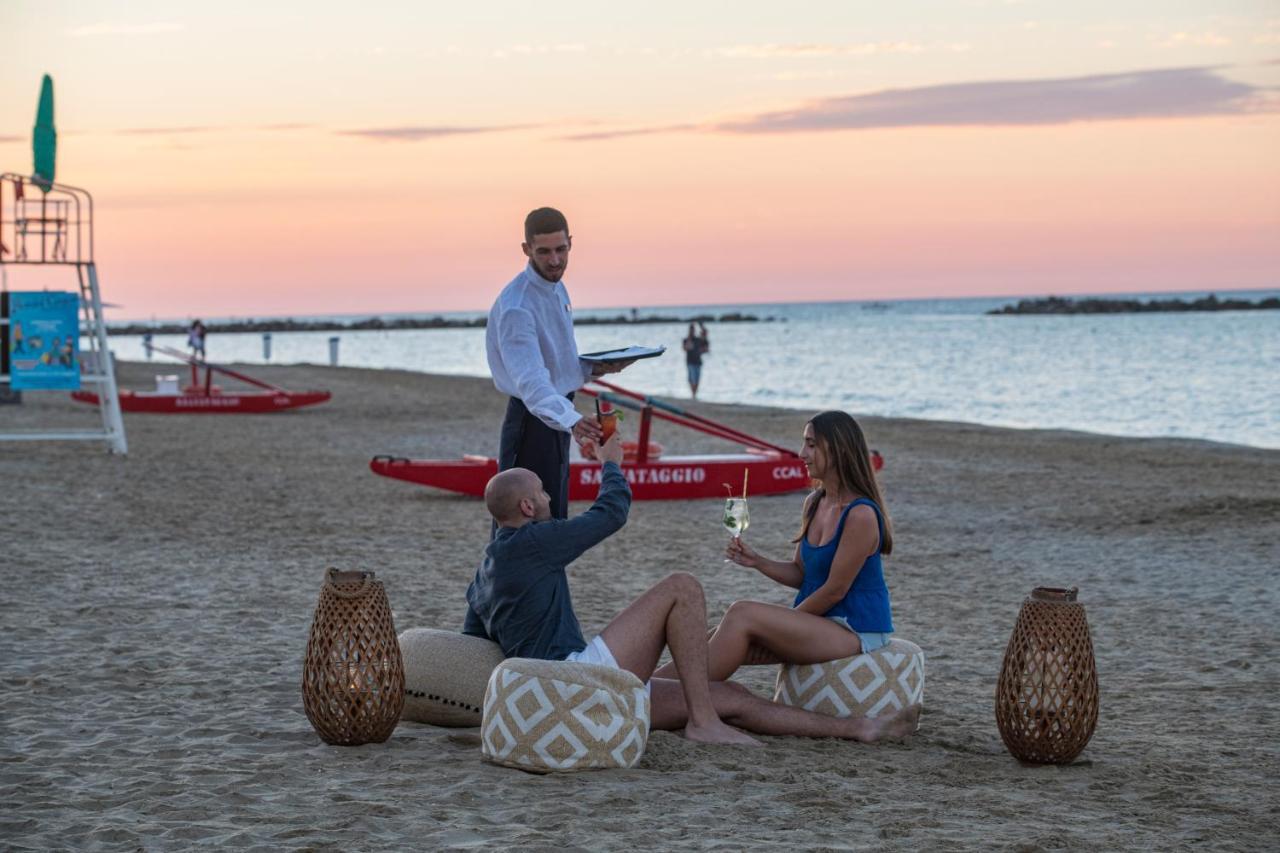 Excelsior Hotel, Spa & Lido Pesaro Bagian luar foto