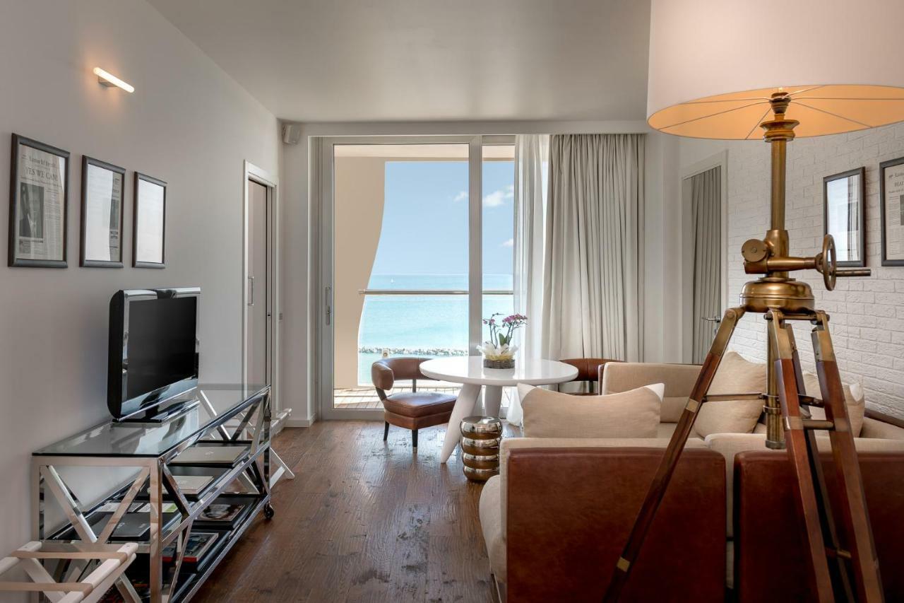 Excelsior Hotel, Spa & Lido Pesaro Bagian luar foto