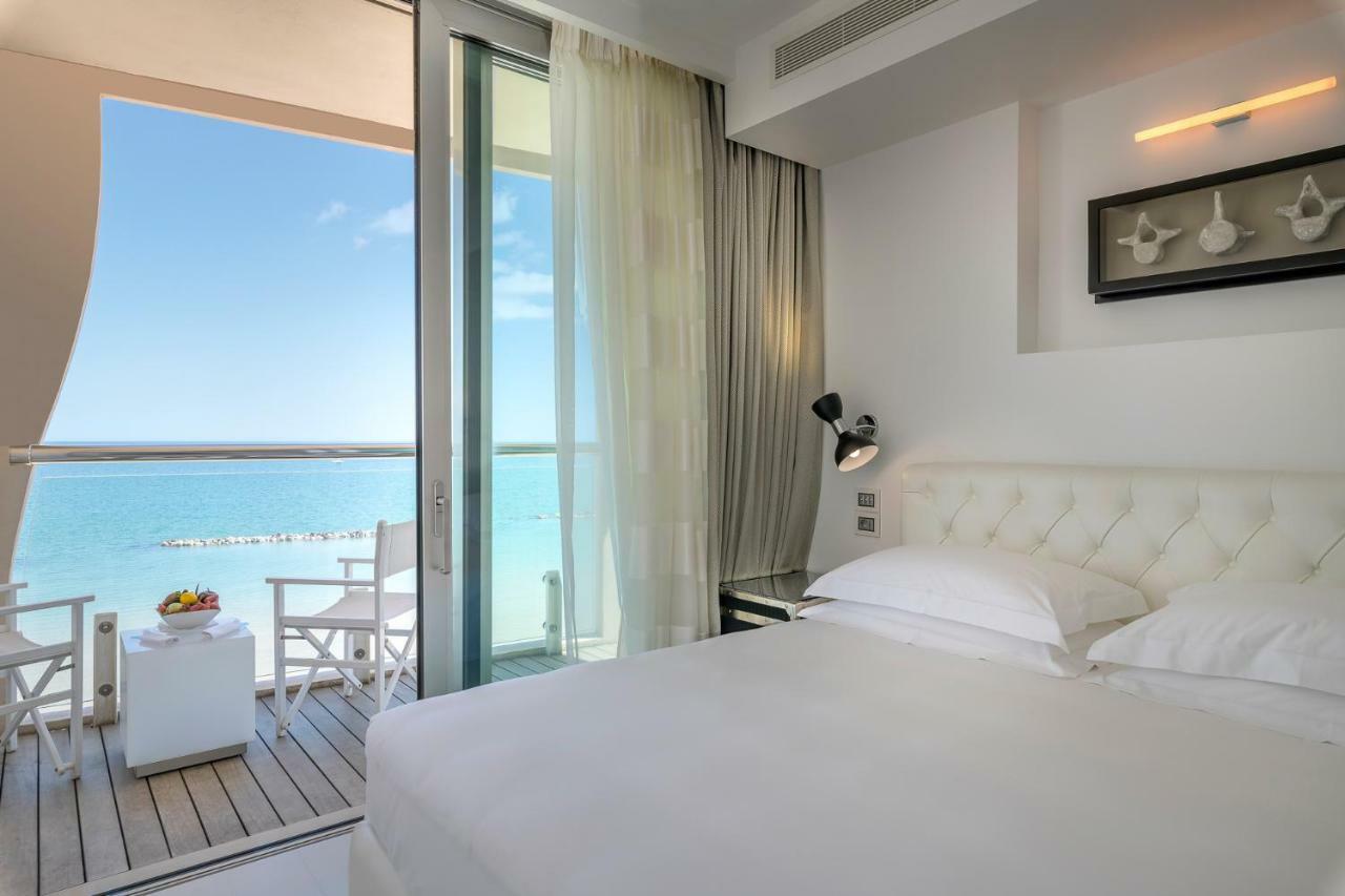 Excelsior Hotel, Spa & Lido Pesaro Bagian luar foto